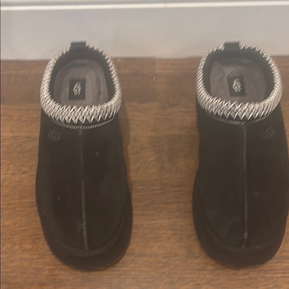 UGG- Tazz platform black women’s Suede Slip-Ons